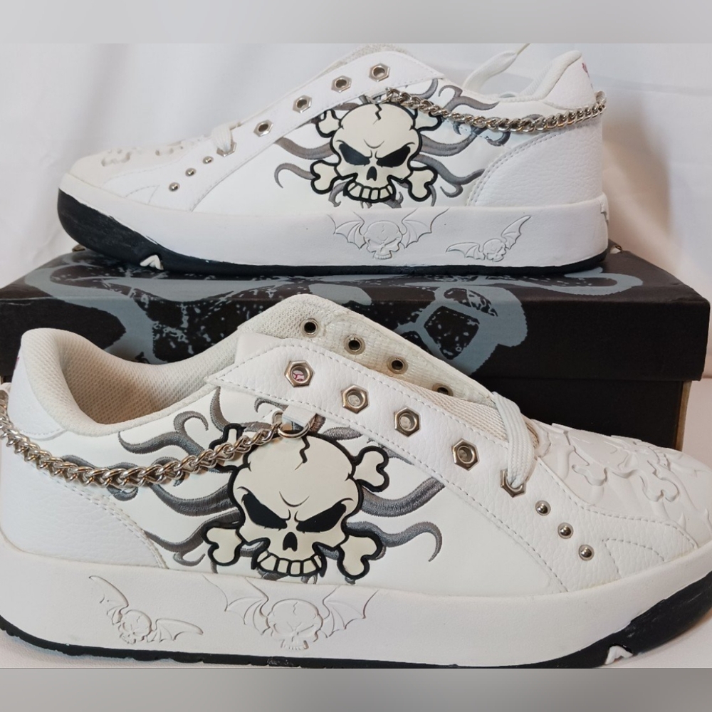 VLADO Footwear Sneakers with Skull and Chains. NWT,NEVER WORN size 8.5m/9.5w-10w